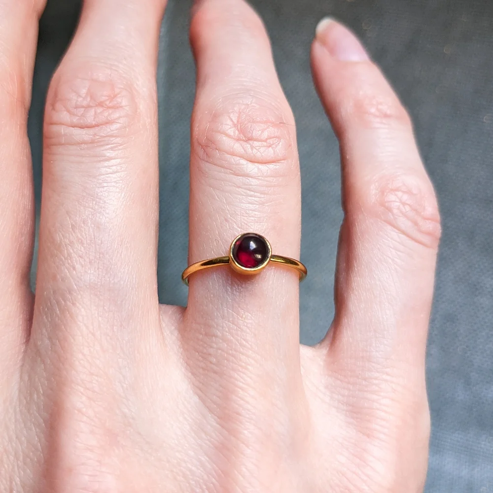 🦋LAST🦋 NWT Baizaar Round Garnet Dainty Stacking Ring, Size 6.5